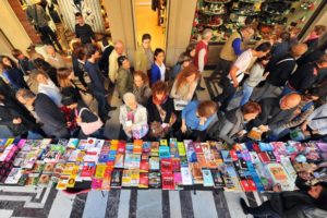 Portici di carta a Torino